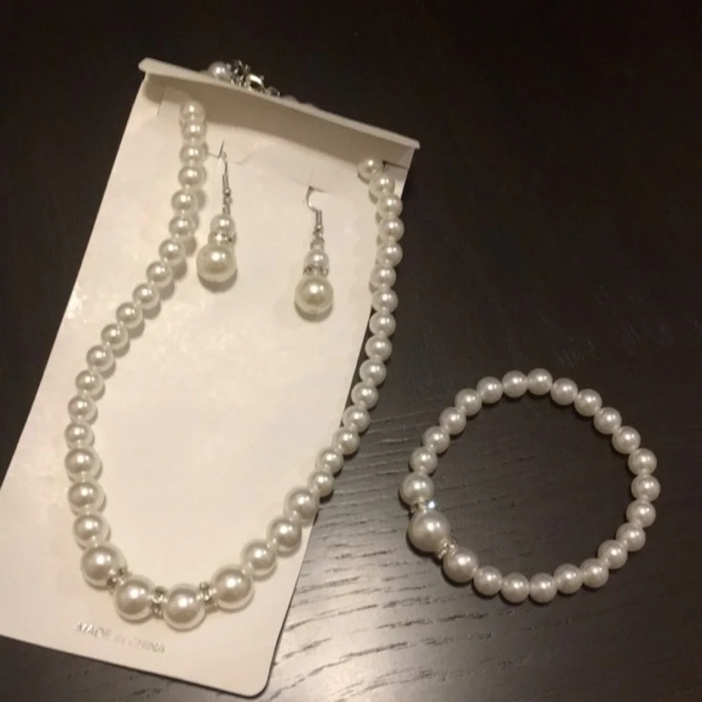 Set of 3 Necklace,earrings,bracelet jewelry wedding fashion